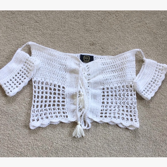 . White Off The Shoulder Crochet Tie Crop Top - Picture 5 of 10